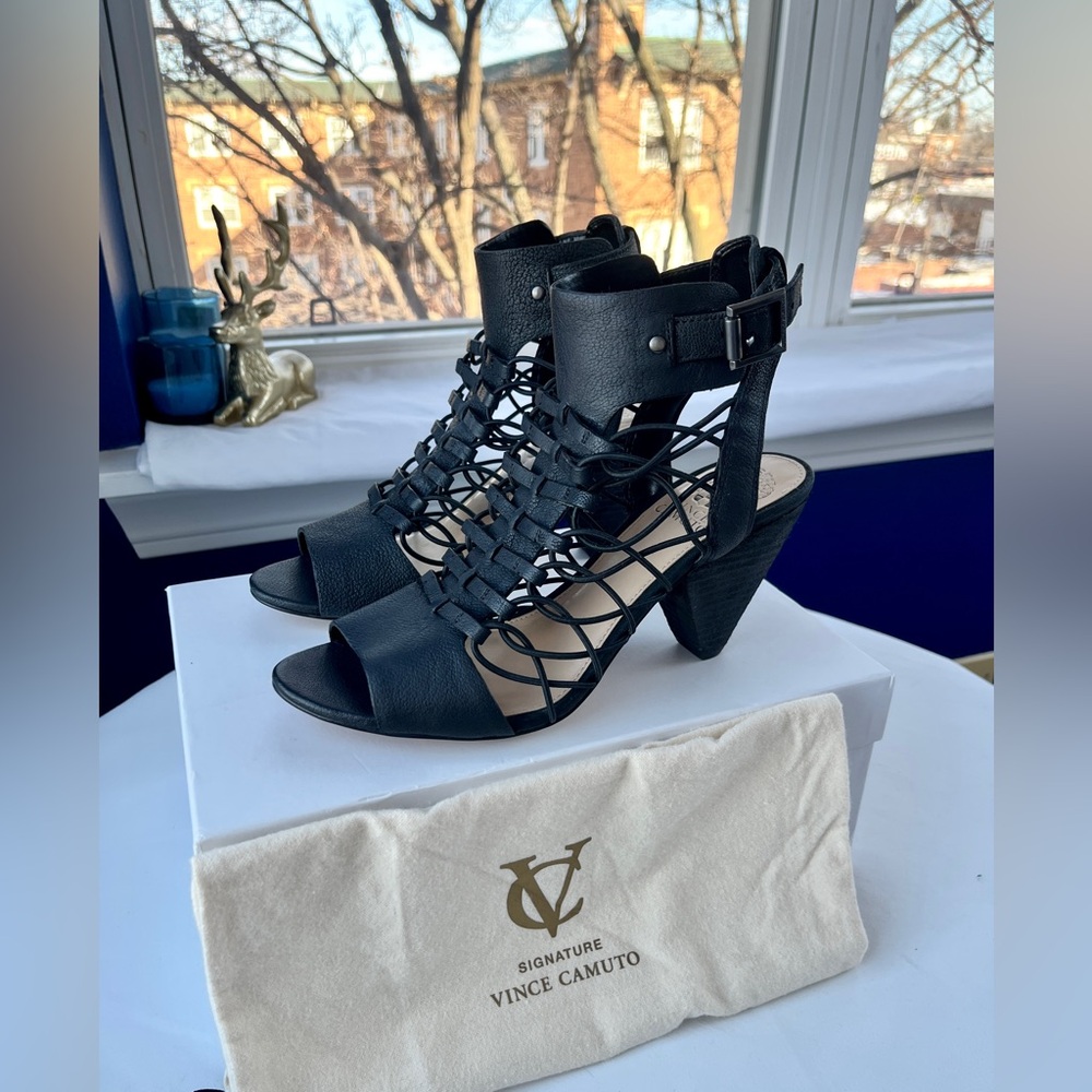 Vince Camuto Black Leather ‘Evel’ Sandal, size 7.5M